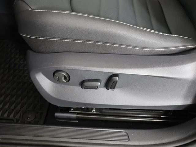 New 2025 Deep Black Pearl Volkswagen 1.5T SEL image 22