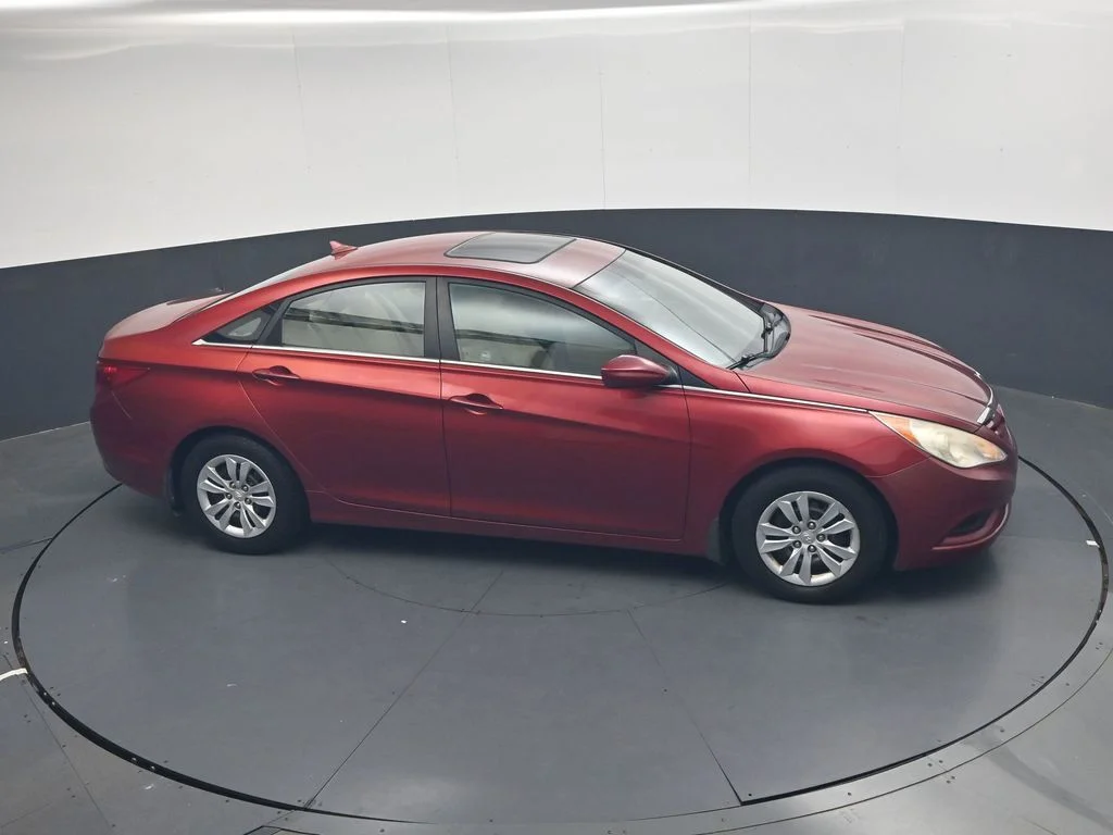 Used 2011 Red Hyundai GLS image 32