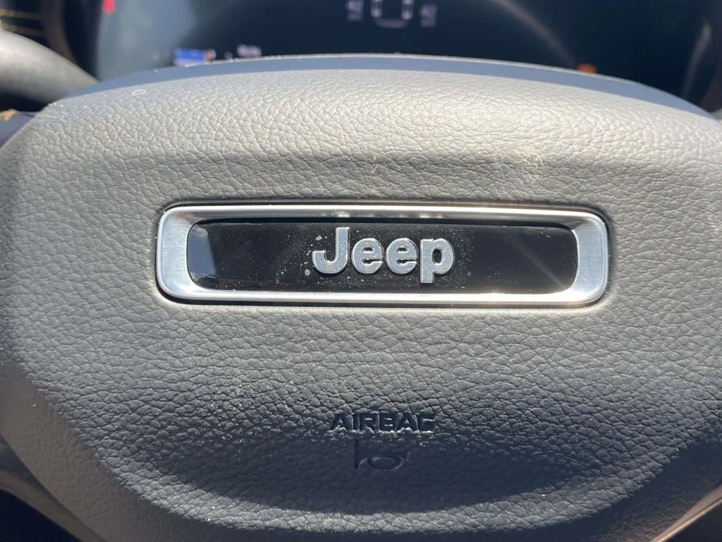 New 2026 Diamond Black Crystal Pearl-Coat Exterior Paint Jeep 85th Anniversary Edition image 25