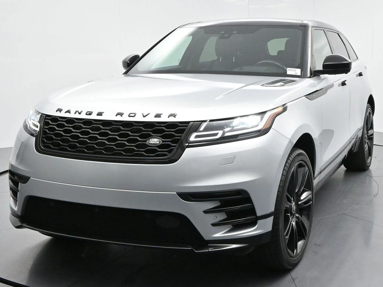 Used 2020 Silicon Silver Premium Metallic Land Rover R-Dynamic S image 3