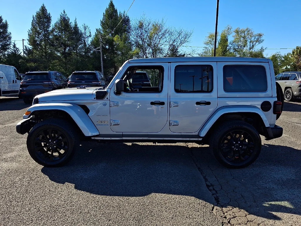 Used 2024 Silver Jeep Sahara 4xe image 7
