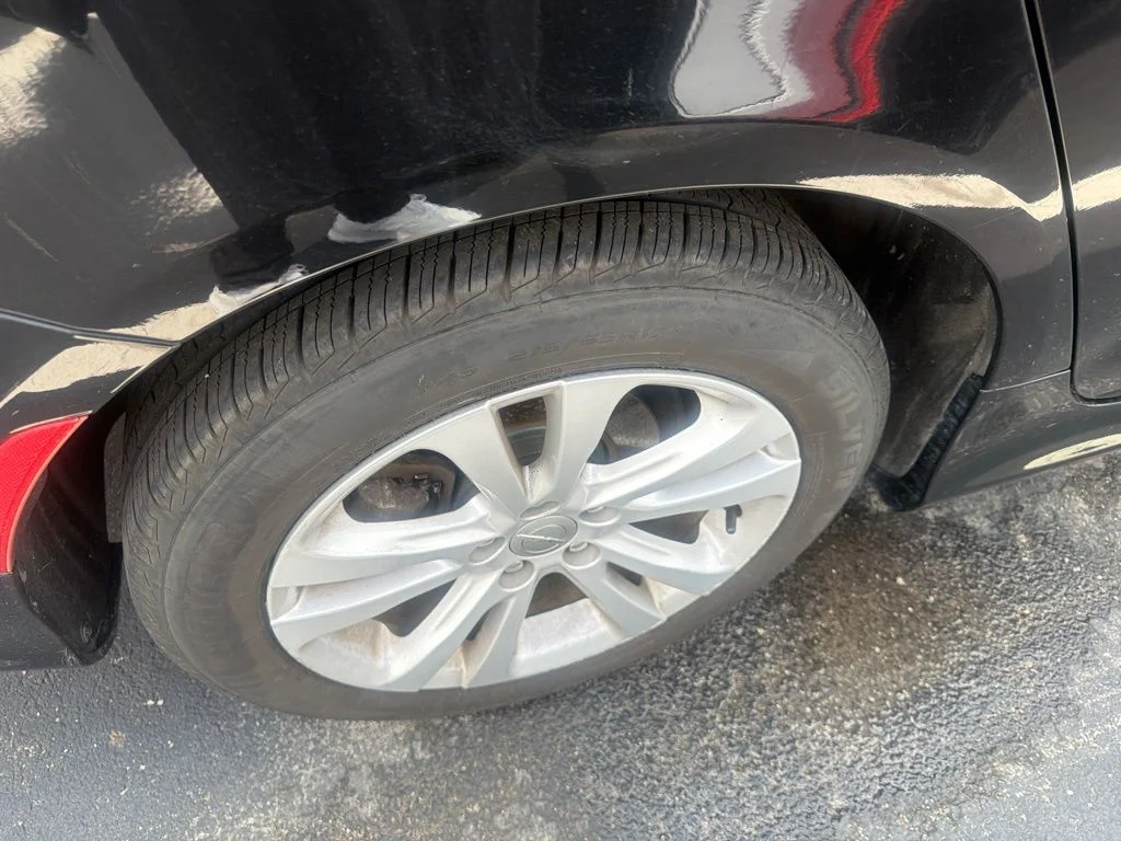 Used 2017 Black Chrysler LX image 9
