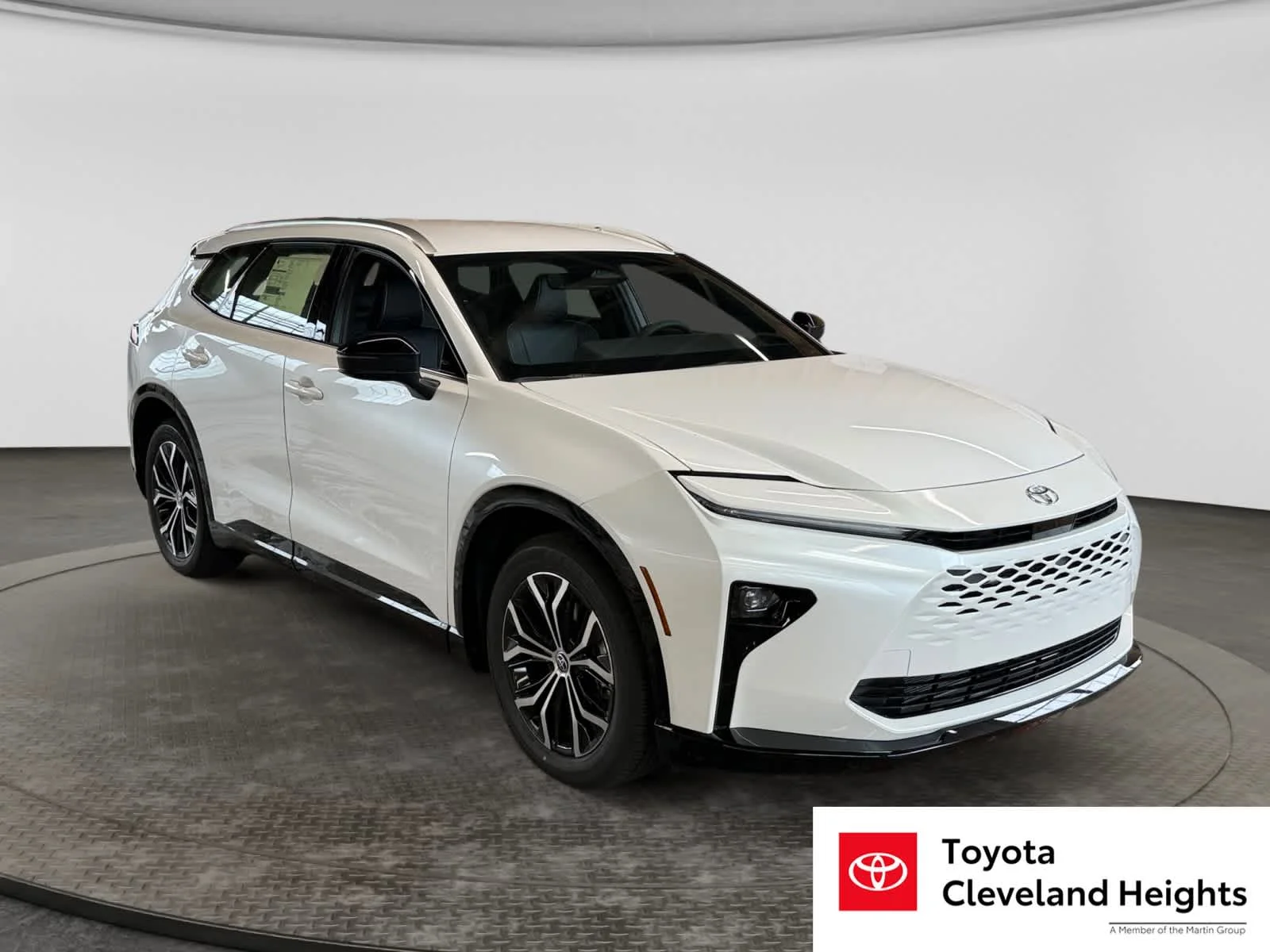 2026 Toyota Crown Signia XLE - Photo 3