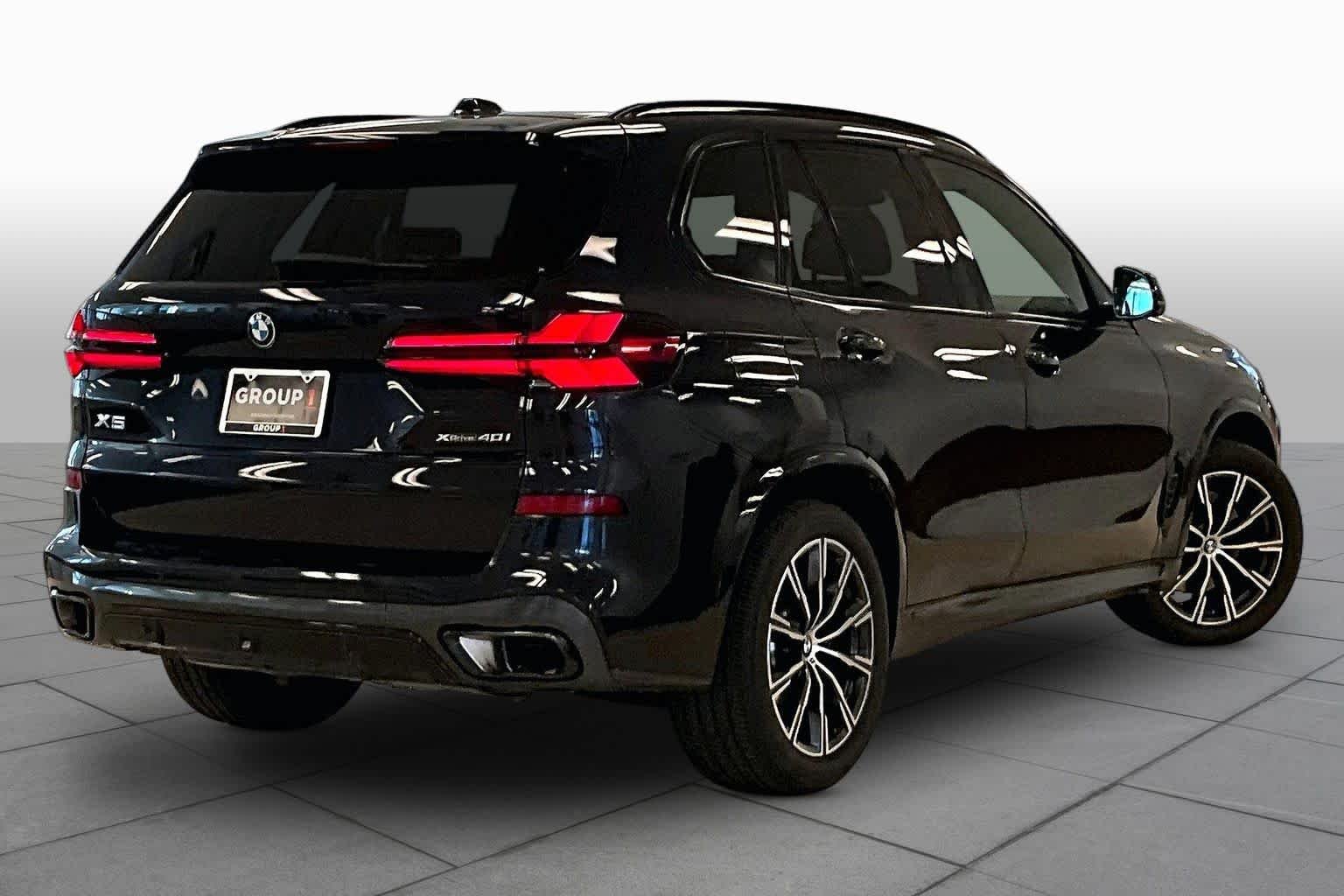 Used 2026 Carbon Black Metallic BMW xDrive40i image 12