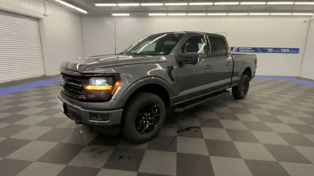 New 2026 Carbonized Gray Metallic Ford XLT image 4