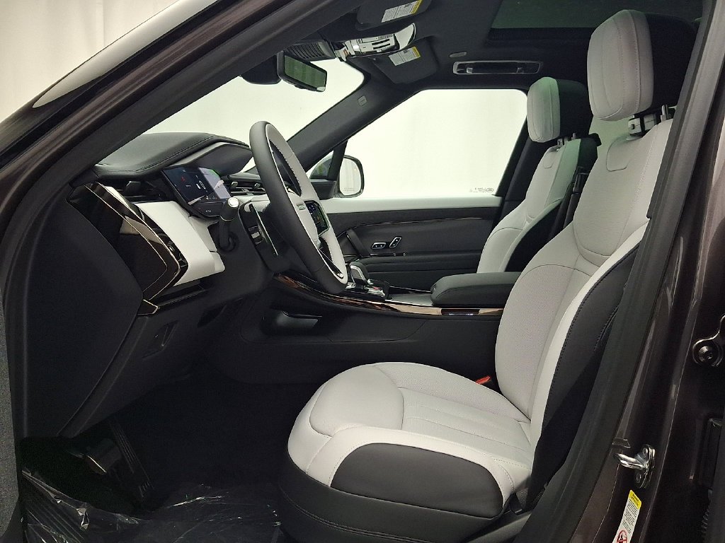 New 2027 Charente Grey Land Rover Dynamic SE image 10