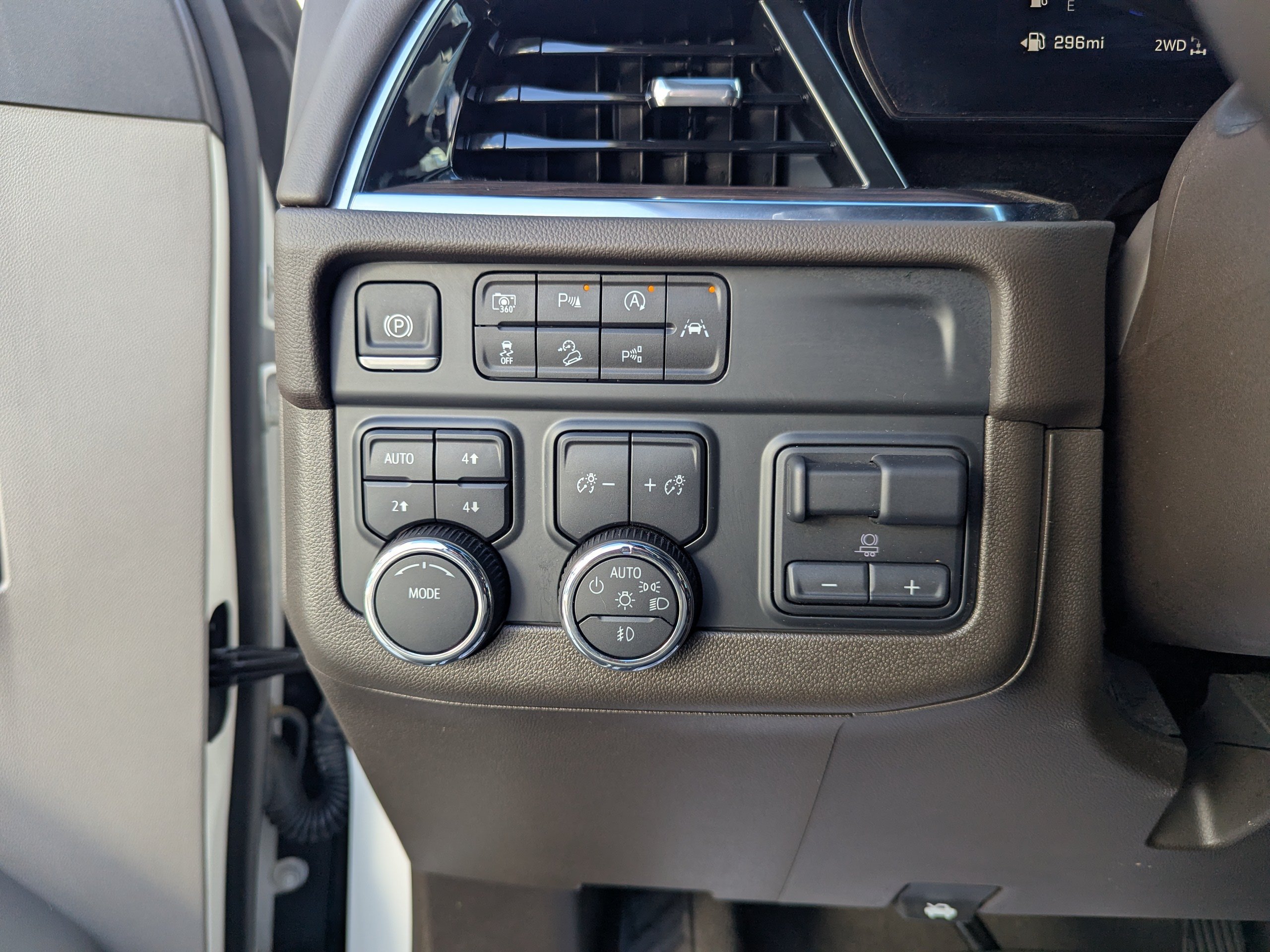 2025 Chevrolet Suburban Z71 - Photo 14