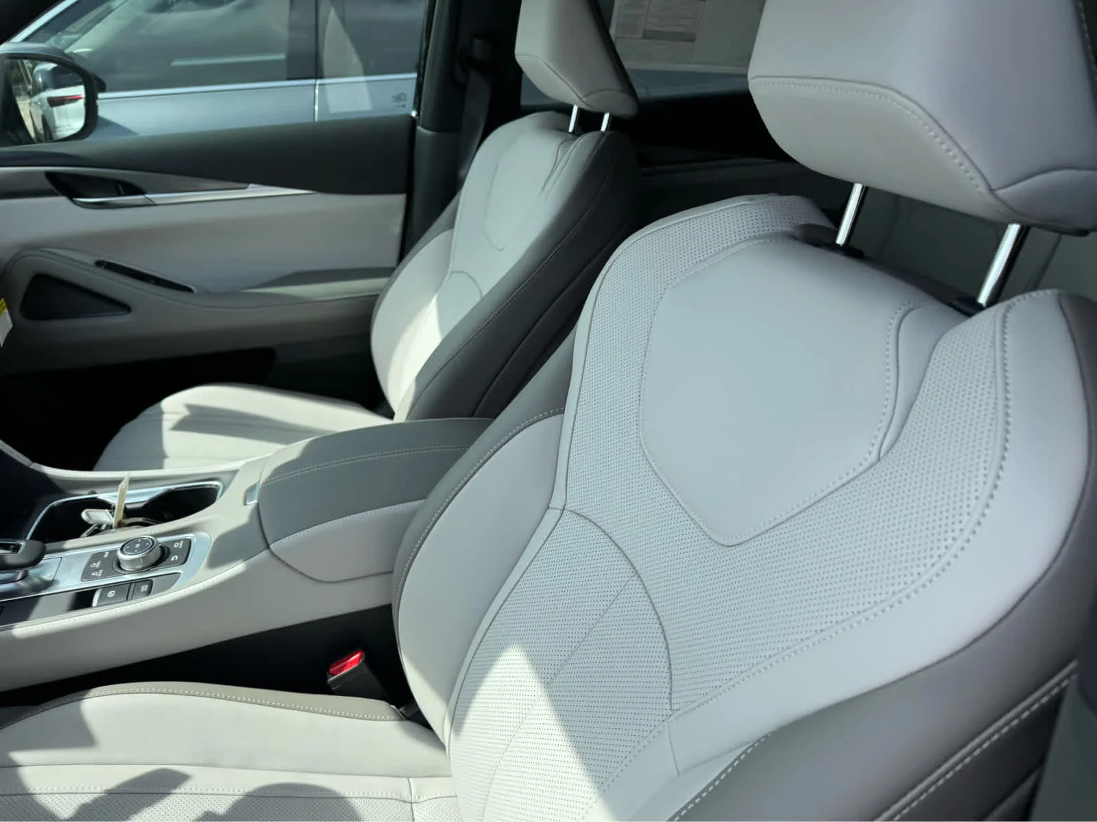 New 2027 BLACK OBSIDIAN INFINITI Luxe AWD image 8
