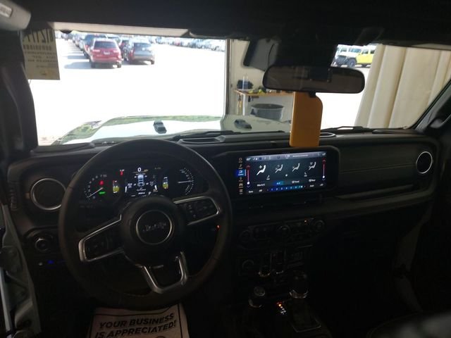 Used 2024  Jeep Sahara 4xe image 12