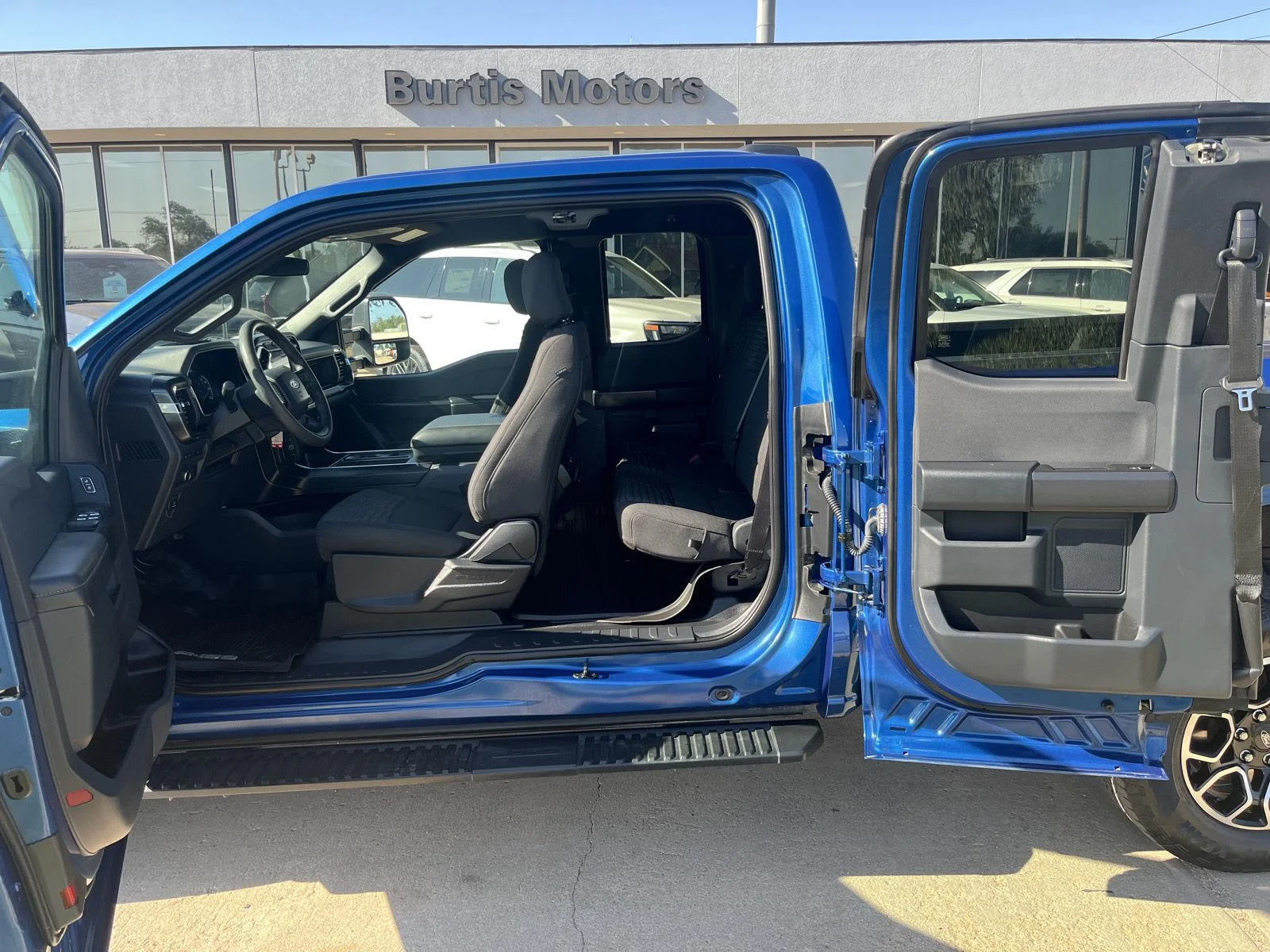 Used 2022 Atlas Blue Metallic Ford XL image 11