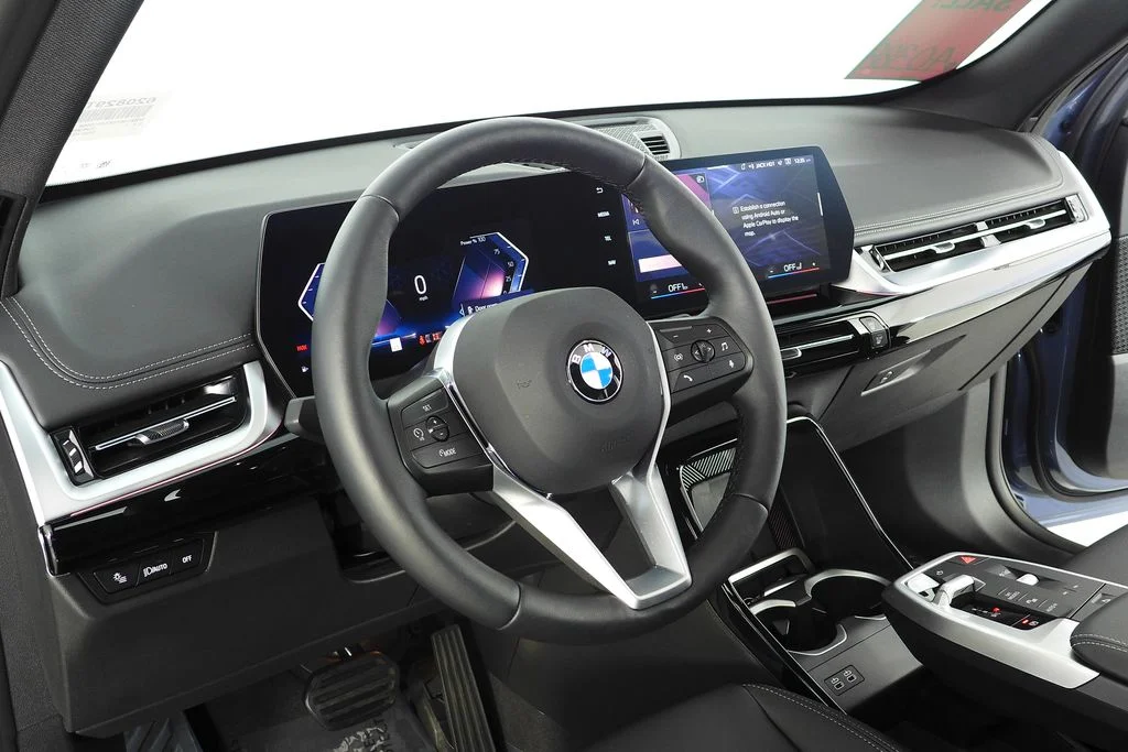 Used 2025  BMW xDrive28i image 30