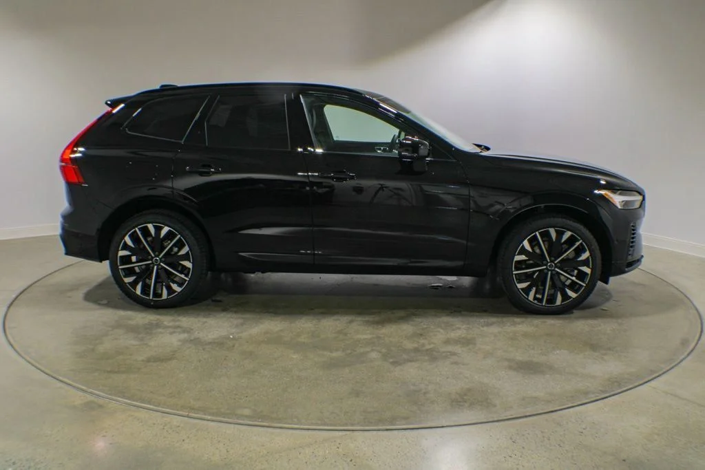 New 2026 Onyx Black Metallic Volvo T8 Ultra image 6