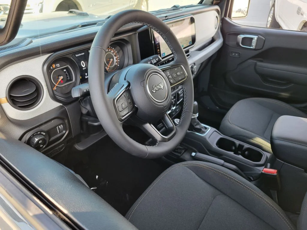 2026 Jeep Gladiator photo 2