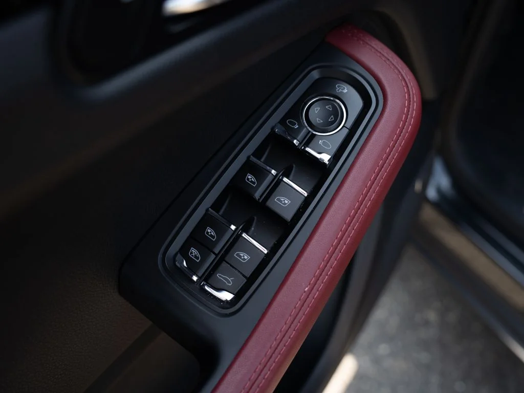 Used 2023  Porsche S image 16