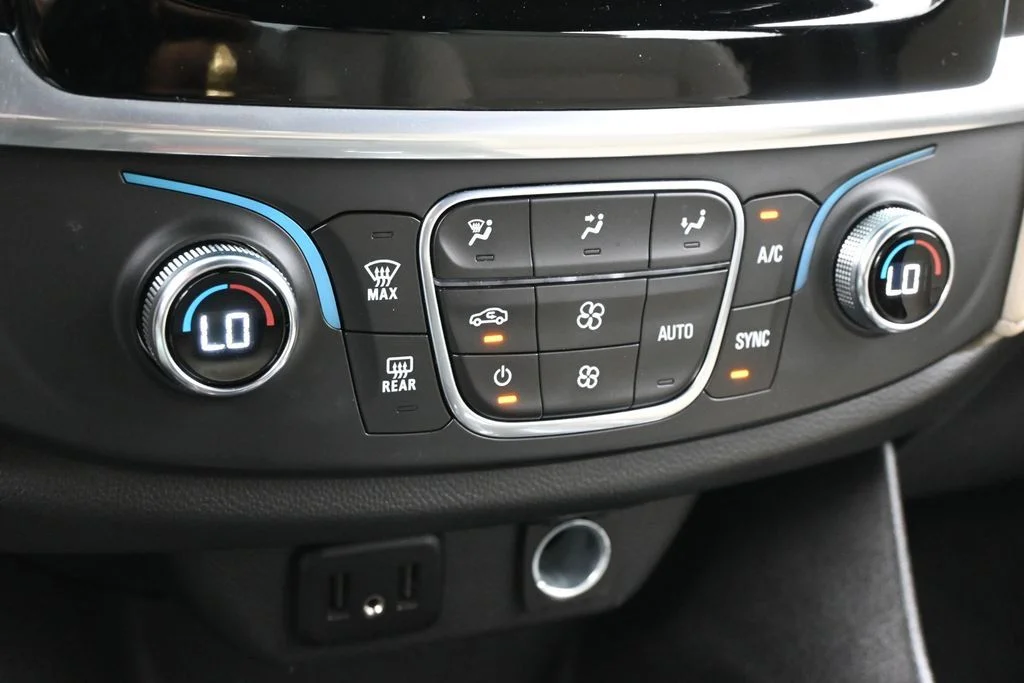 Used 2022 Summit White Chevrolet LS image 19