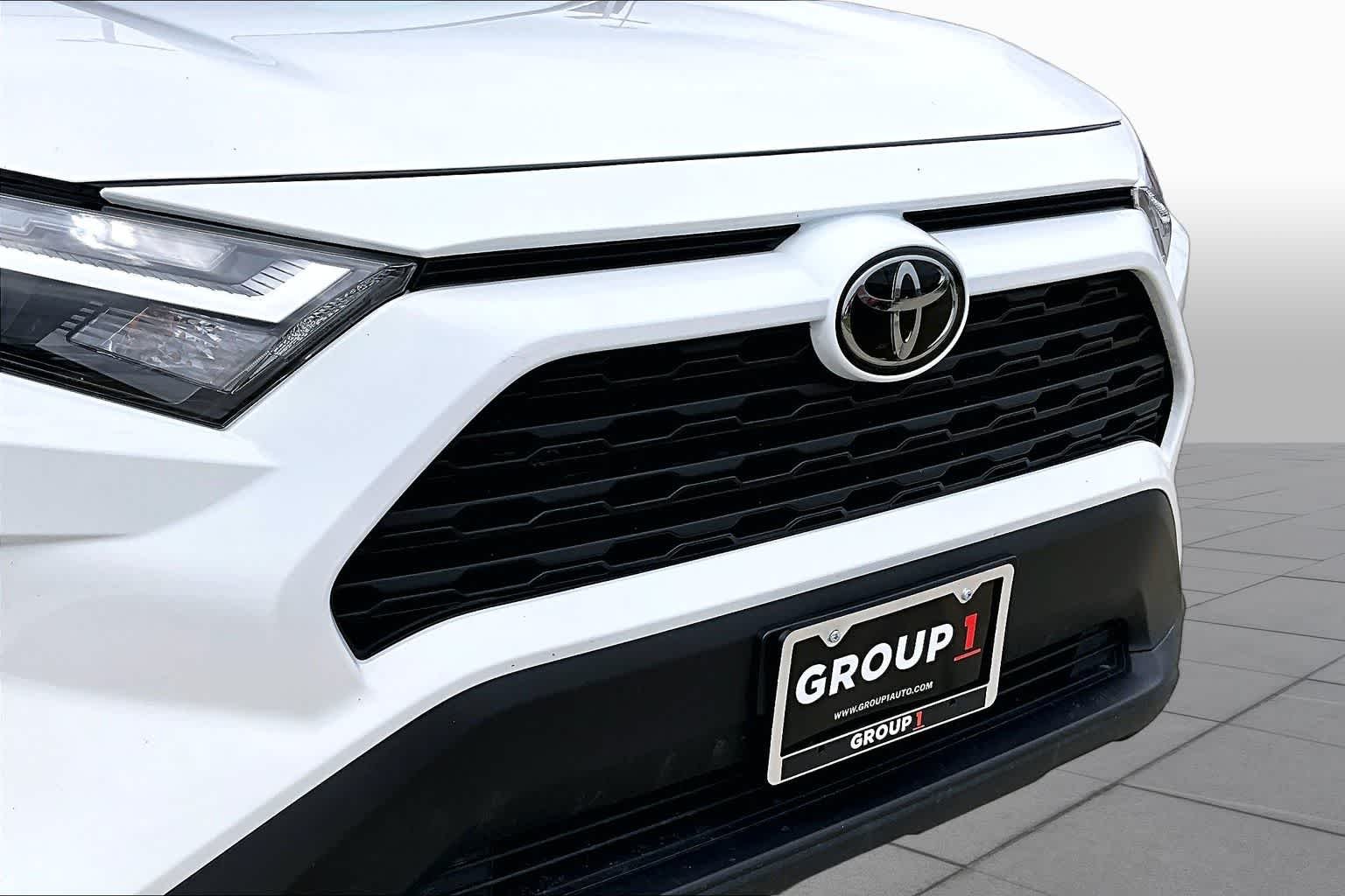 Used 2025 Ice Cap Toyota XLE image 30