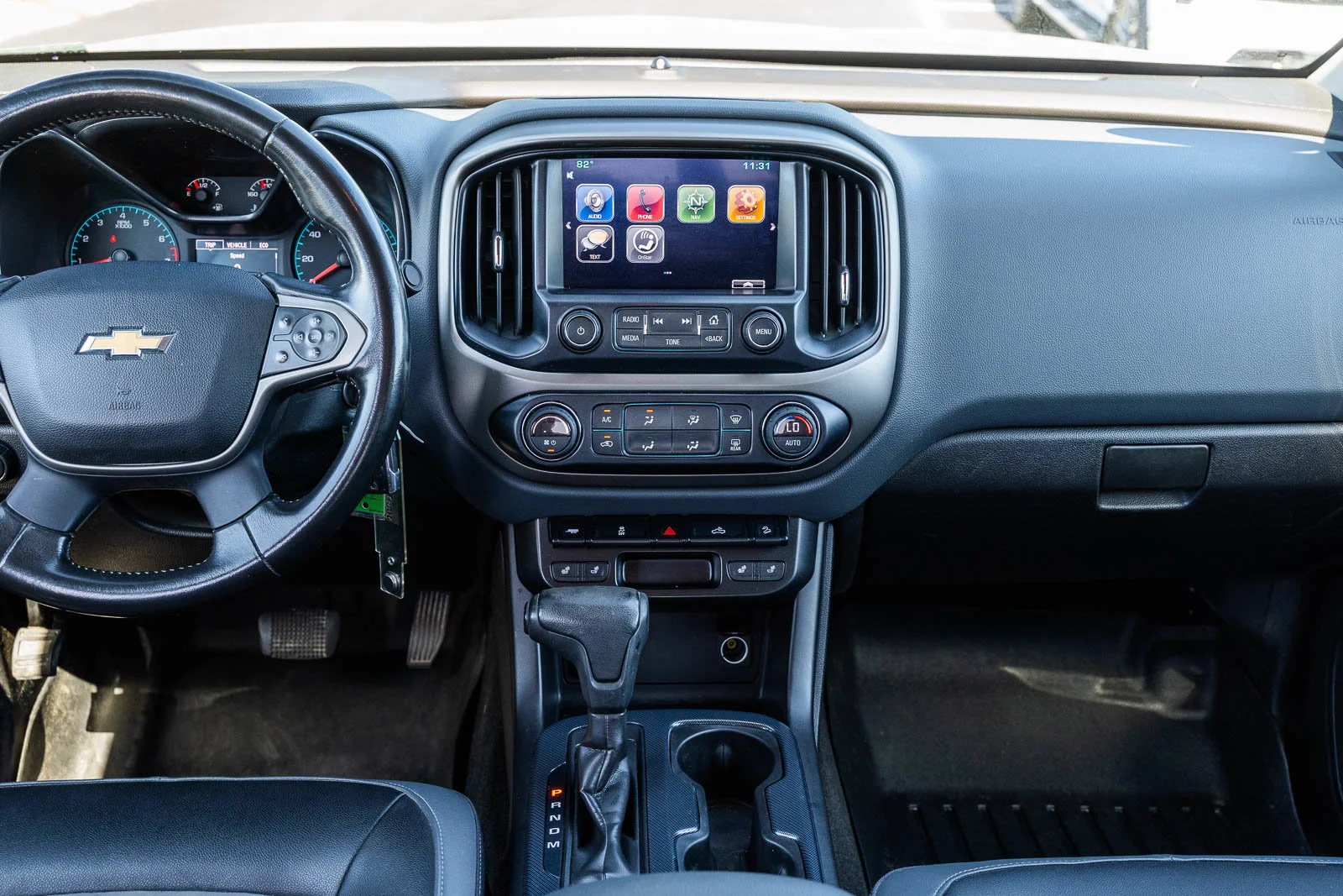 Used 2015 Silver Chevrolet Z71 image 25