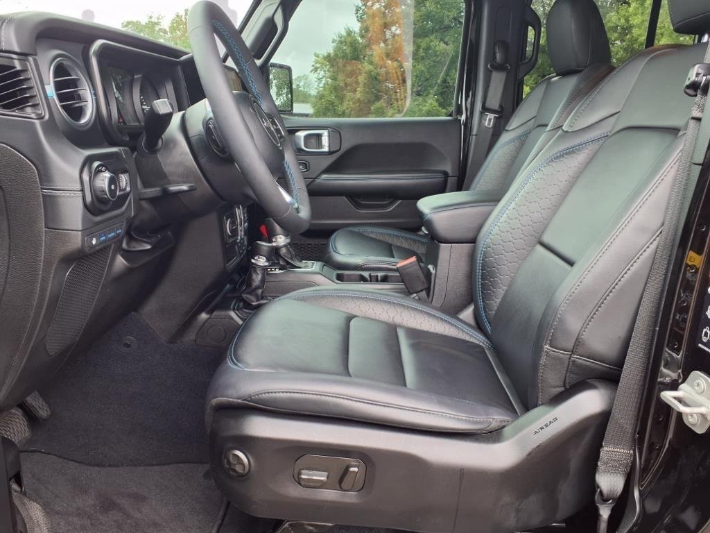 Used 2024 Black Clearcoat Jeep High Altitude image 3