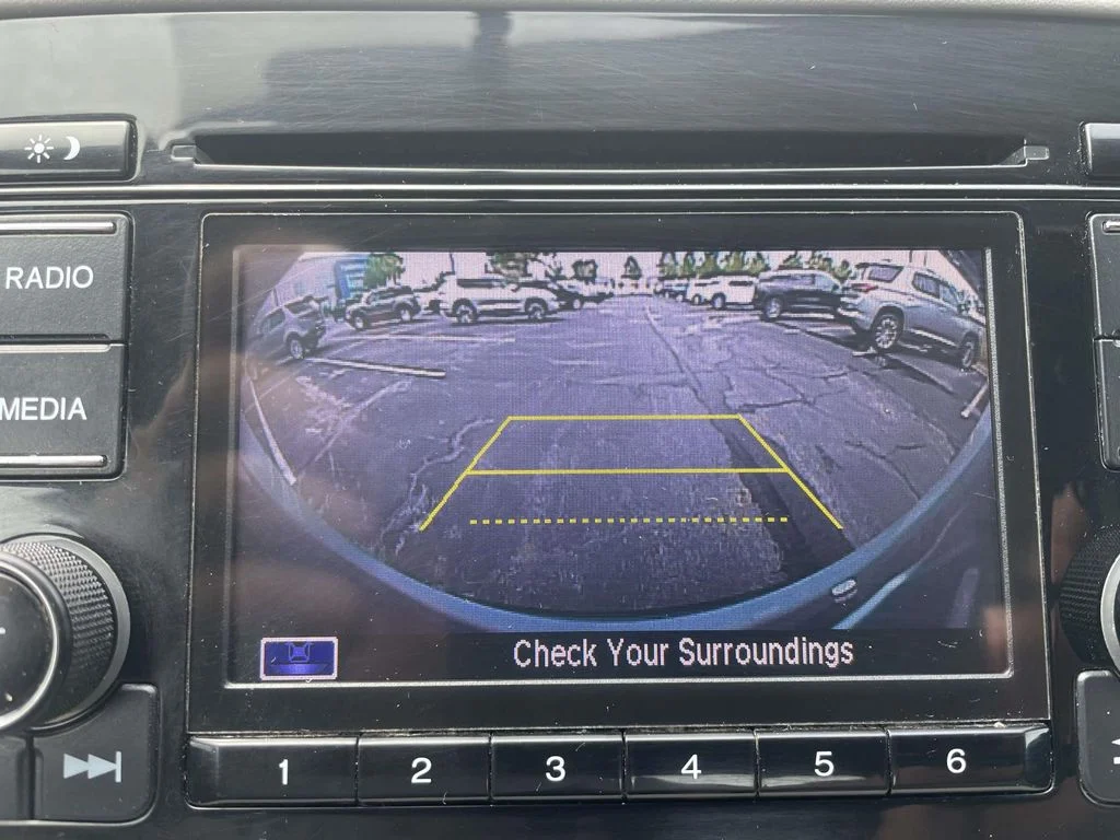 Used 2021 Lunar Silver Metallic Honda LX image 28