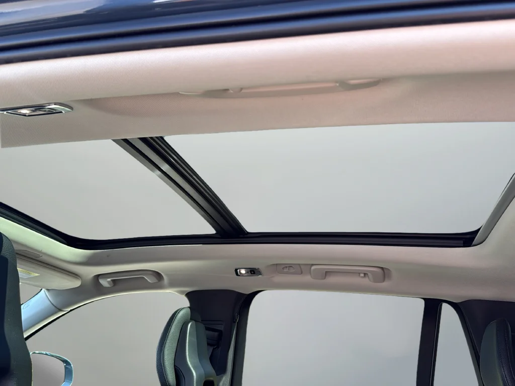 Used 2021 Blue Volvo T6 Momentum image 16