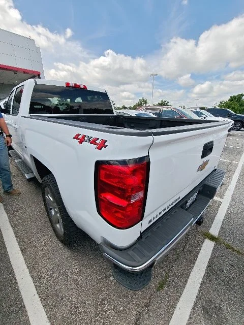 Used 2018 White Chevrolet LT image 9