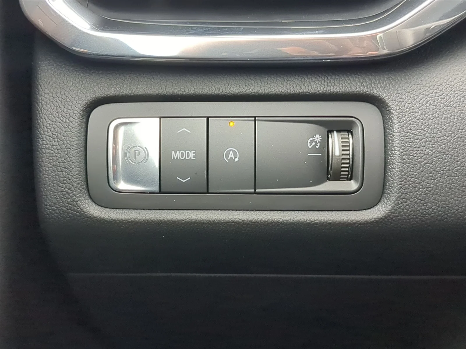 New 2026 Glacier White Tricoat GMC Elevation image 42