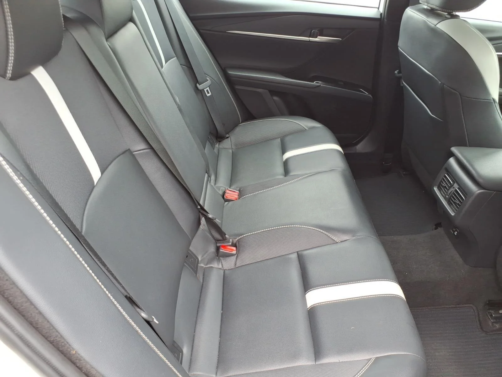 Used 2025 WHITE Toyota SE image 21