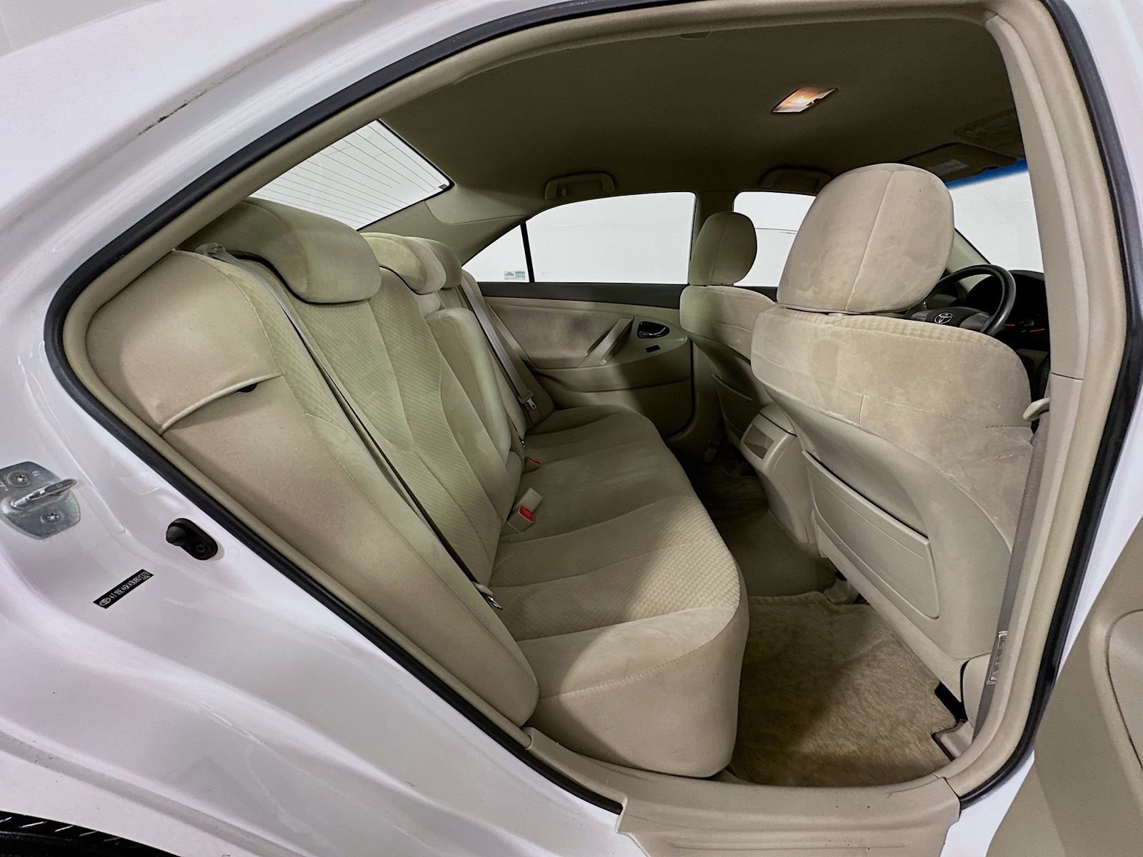 Used 2009 Super White Toyota LE image 23