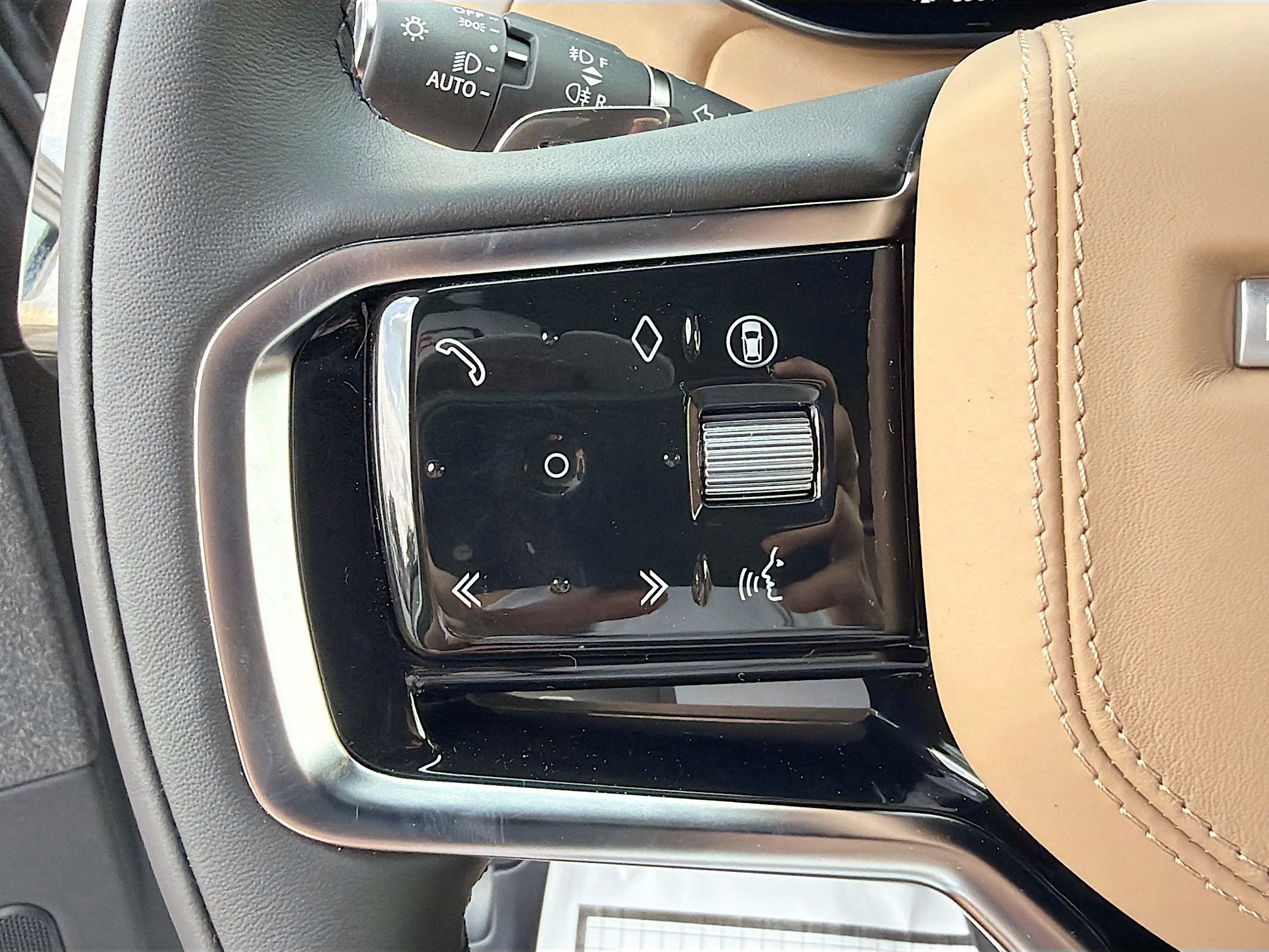 New 2026 Fuji White Land Rover SE image 37