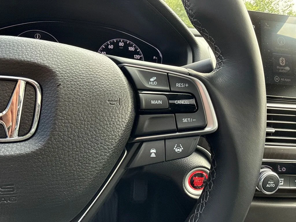 Used 2018 Platinum White Pearl Honda Touring image 12