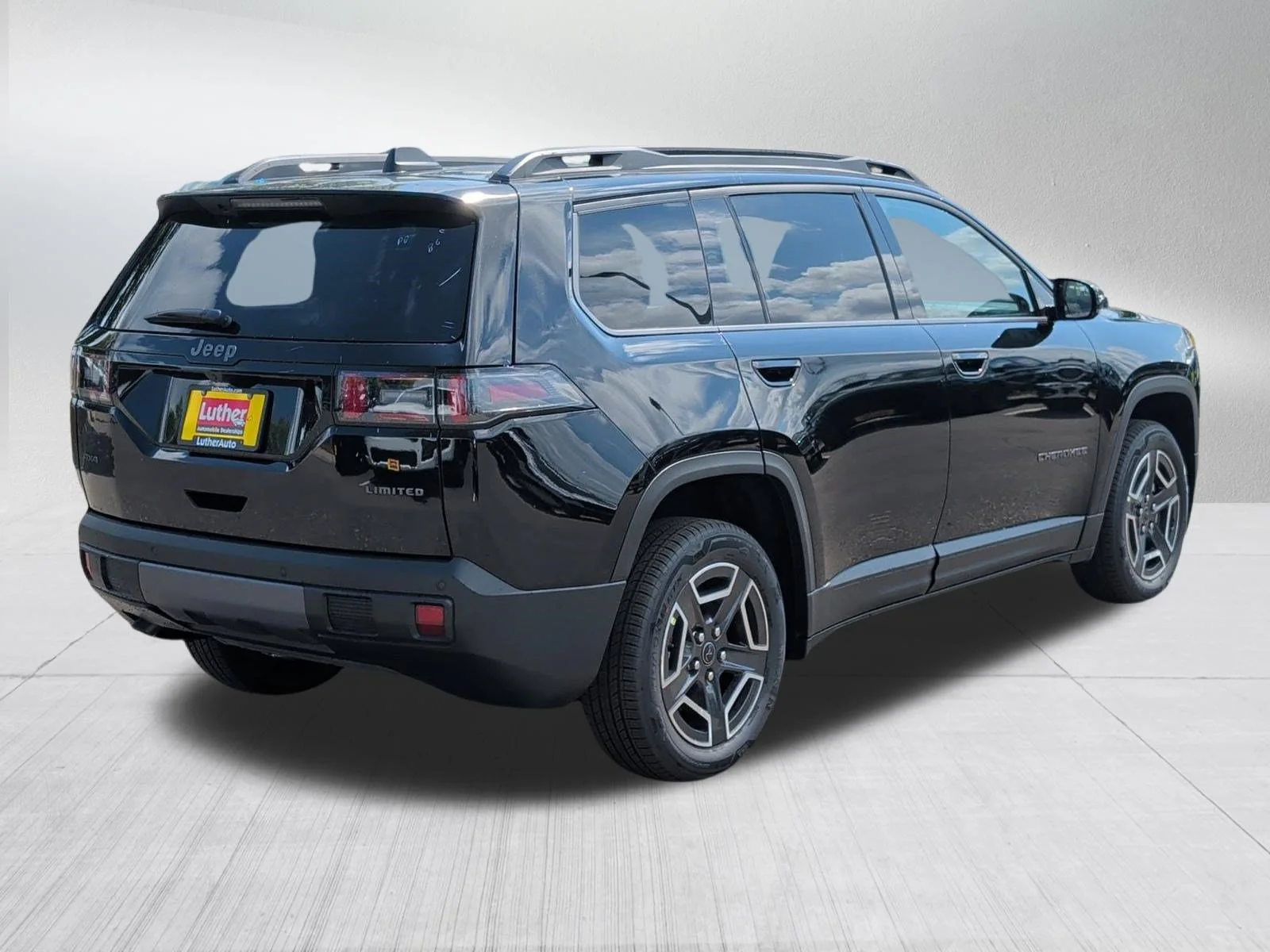 New 2026 Diamond Black Crystal Pearl-Coat Exterior Paint Jeep Limited image 7