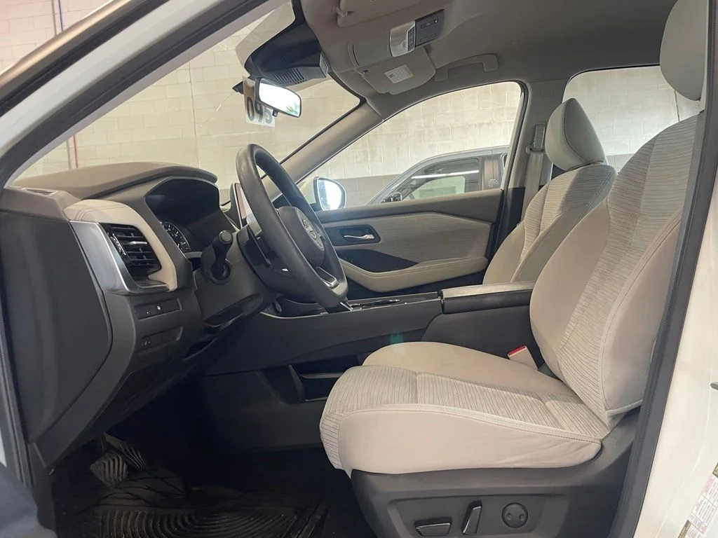 Used 2022 White Nissan SV image 10