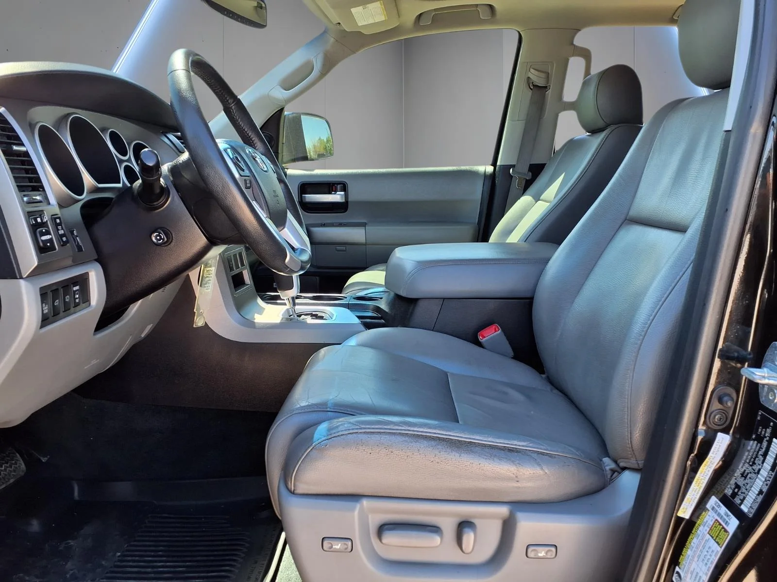 2016 Toyota Sequoia Limited - Photo 12