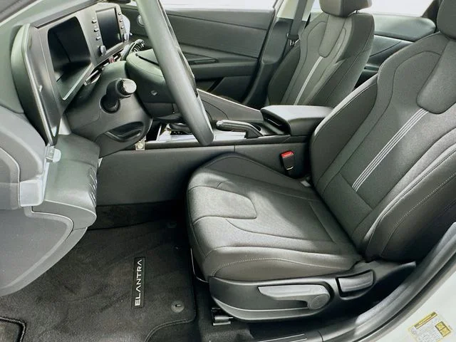 New 2026 White Hyundai SE image 9