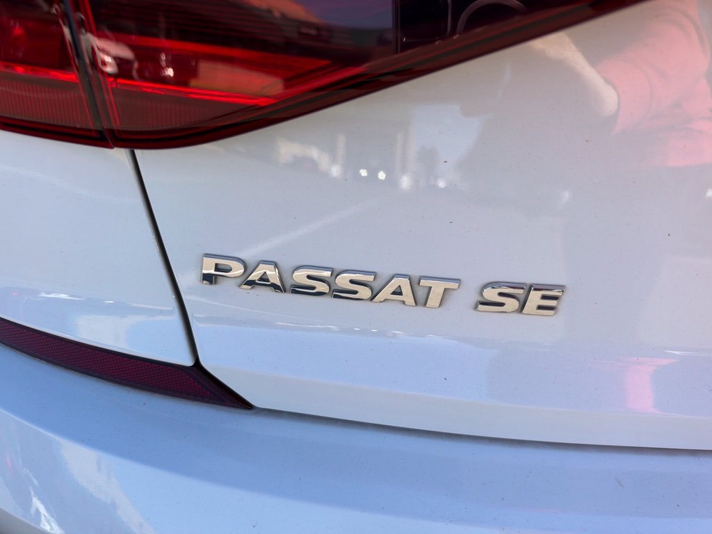 Used 2018 White Volkswagen 2.0T SE image 7