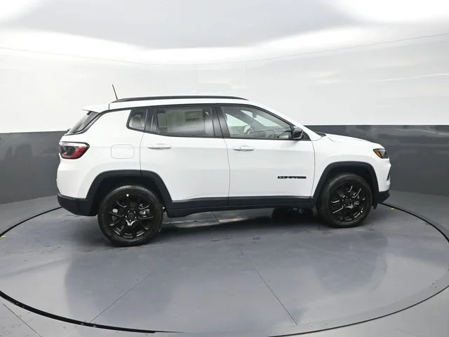New 2026 Bright White Clear-Coat Exterior Paint Jeep Latitude image 10
