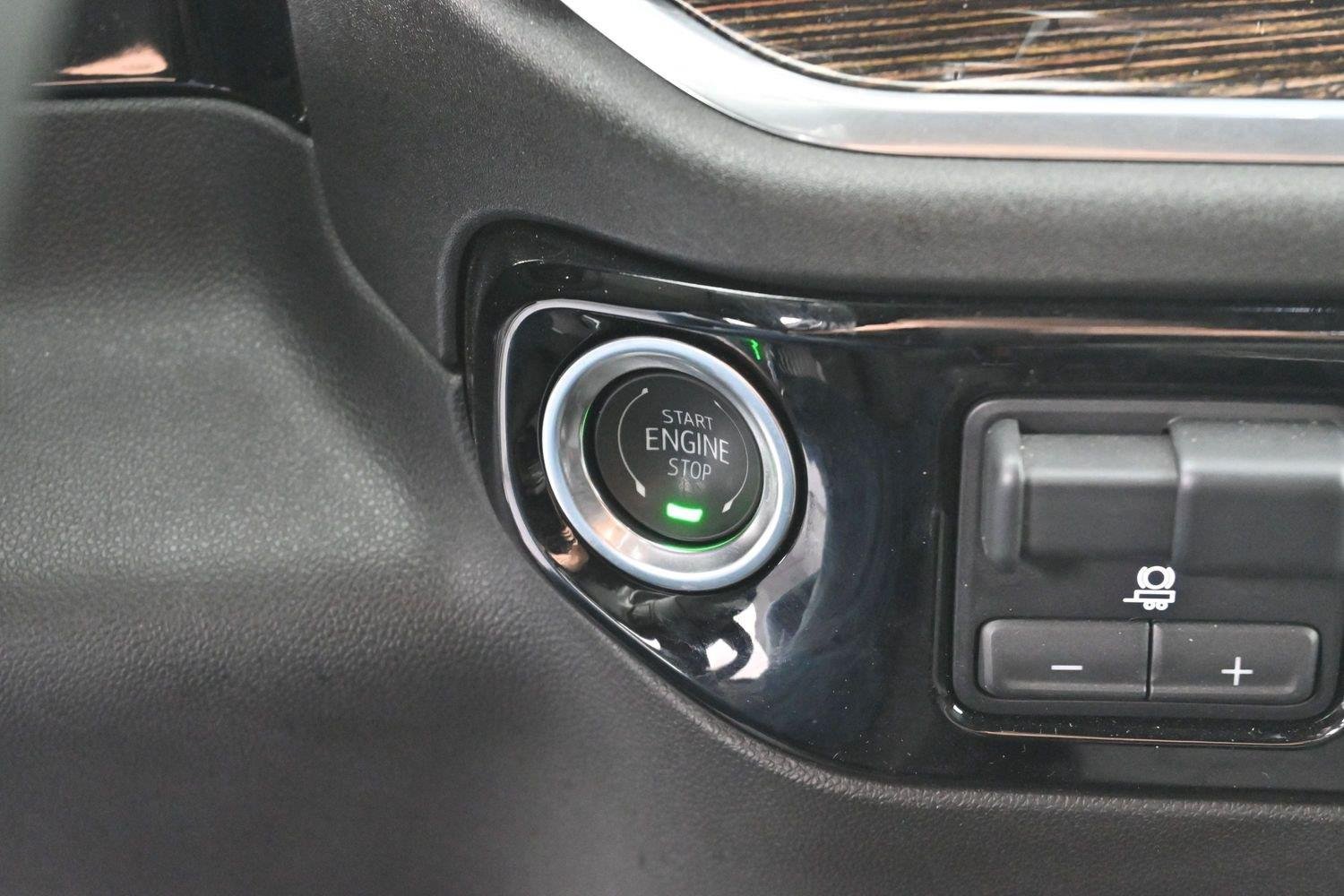 Used 2025 Onyx Black GMC Elevation image 25