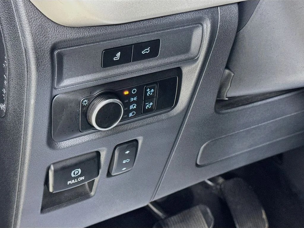 Used 2024 Silver Ford XLT image 10