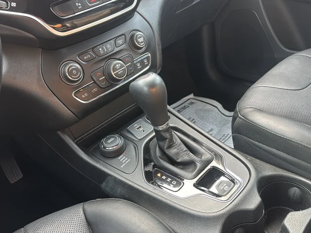Used 2019 Blue Jeep Limited image 8