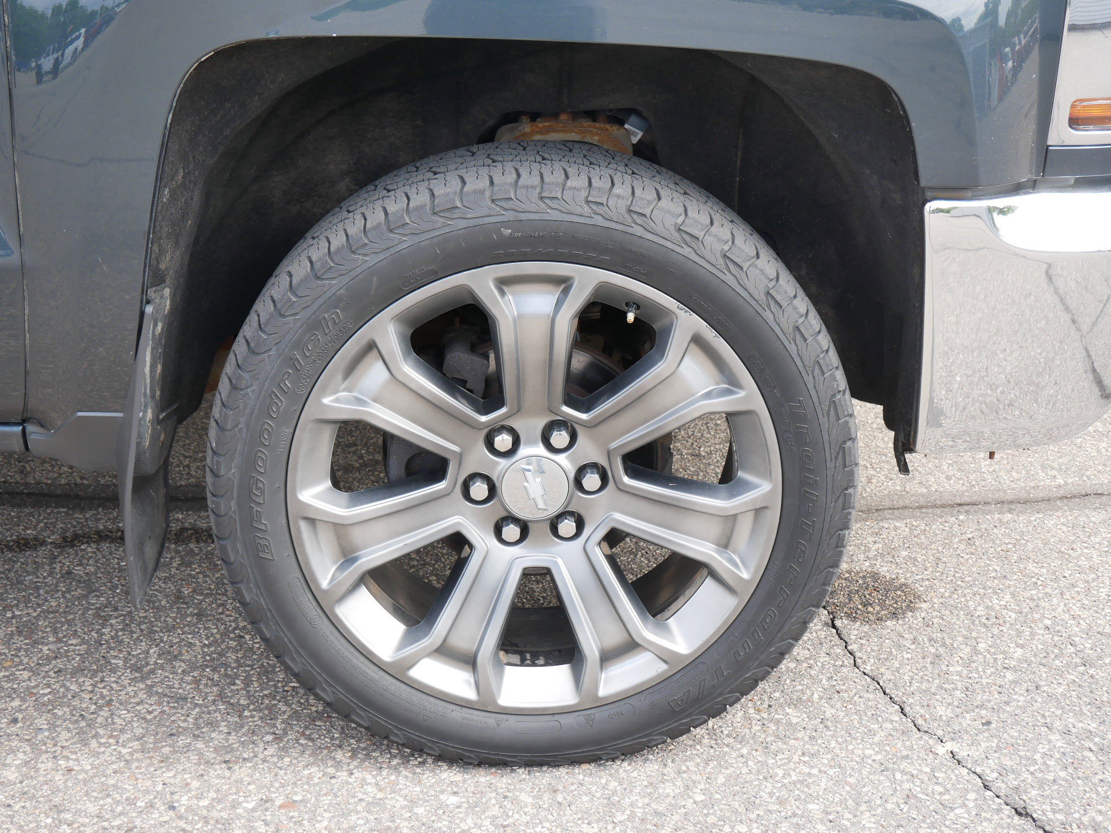 Used 2019 Graphite Metallic Chevrolet LT image 9