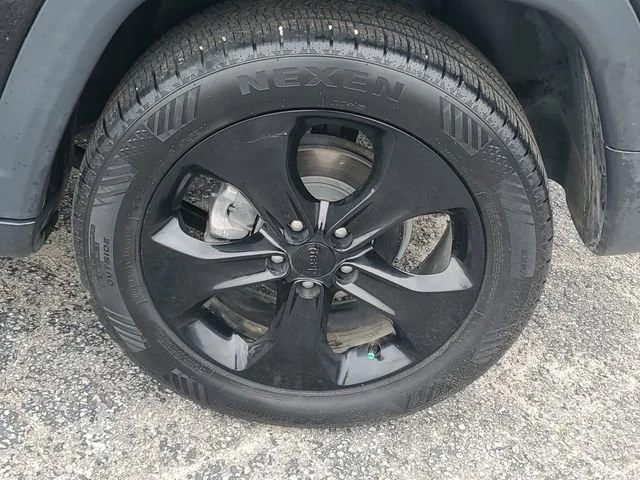 Used 2018 Diamond Black C Jeep Altitude image 27
