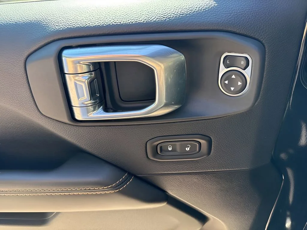 Used 2025 Black Jeep Sahara image 25