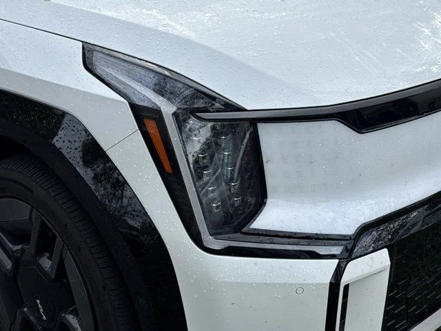 Used 2024 White Kia GT-Line image 7