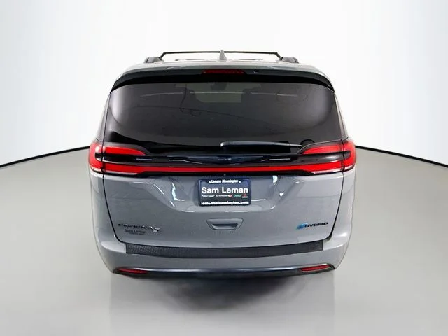 Used 2022 White Chrysler Touring L image 6