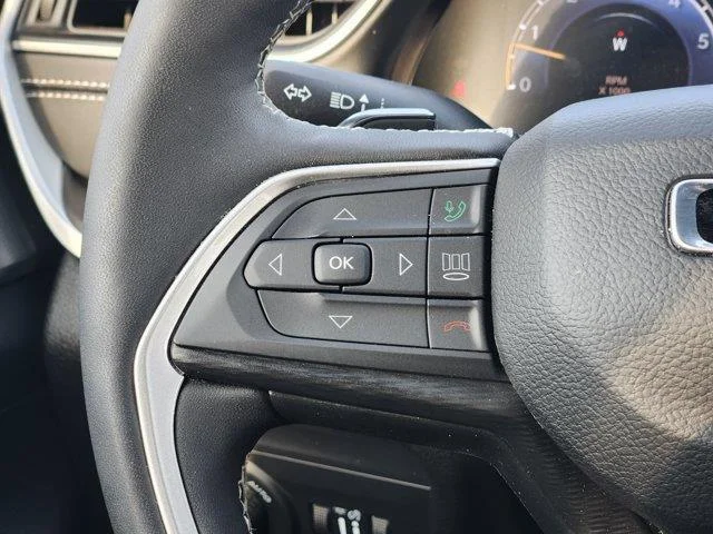 Used 2025 Baltic Gray MET Jeep Laredo 4x2 image 27