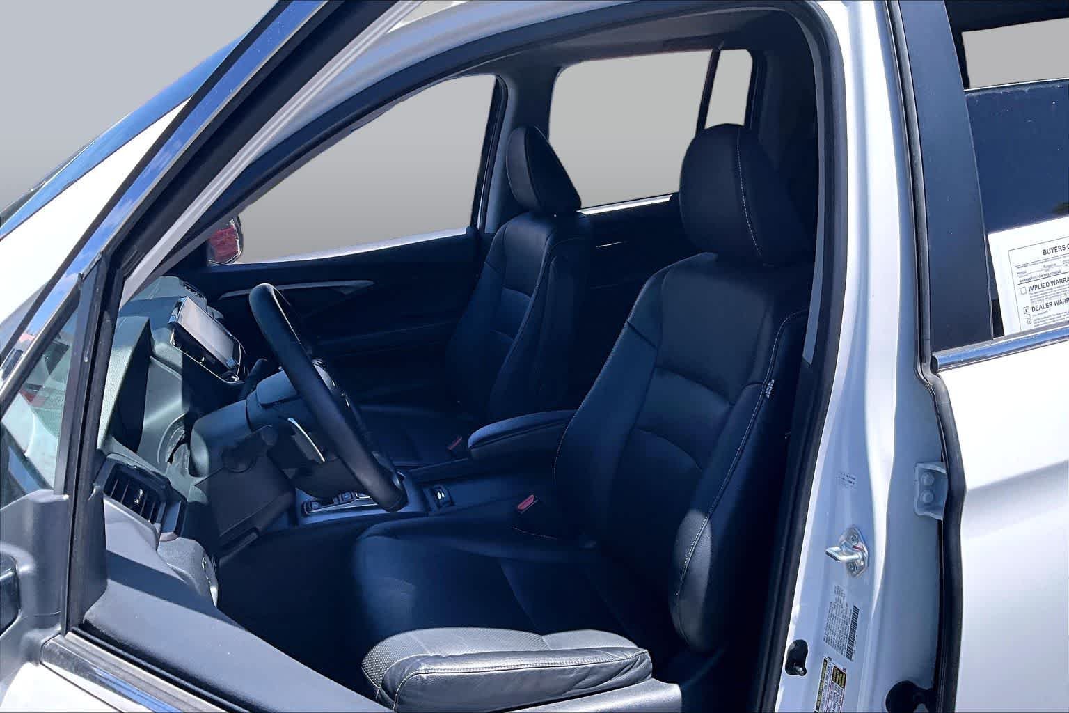Used 2023 Platinum White Pearl Honda RTL image 6