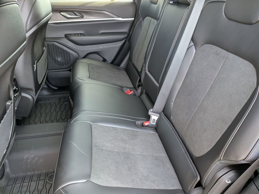New 2026 Silver Zynith Exterior Paint Jeep Altitude image 35