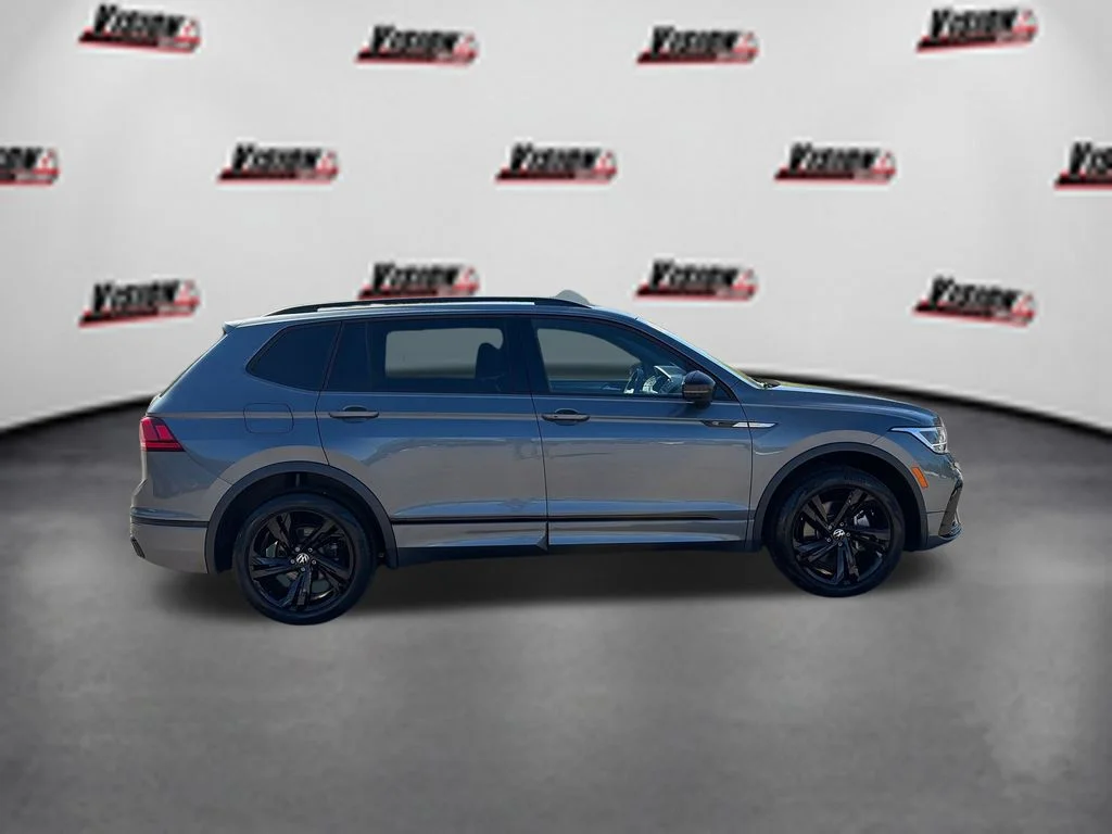 Used 2023 Gray Volkswagen 2.0T SE R-Line Black image 4