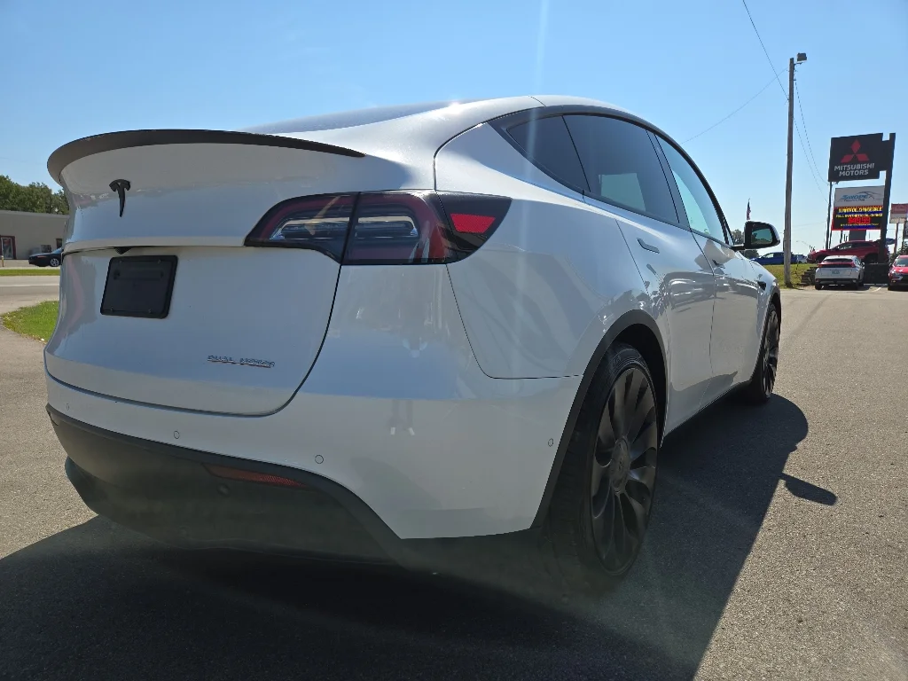 Used 2022 Pearl White Multi-Coat Tesla Performance image 7