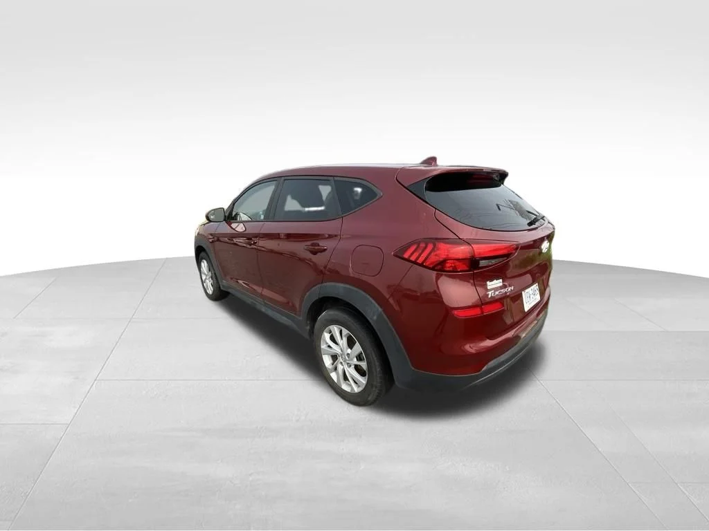 Used 2019 Red Hyundai SE image 14